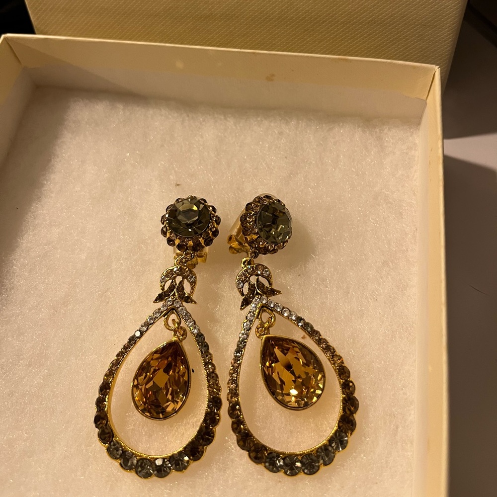 Gorgeous Costume Topaz earrings- clip style, not pierced. NWOT